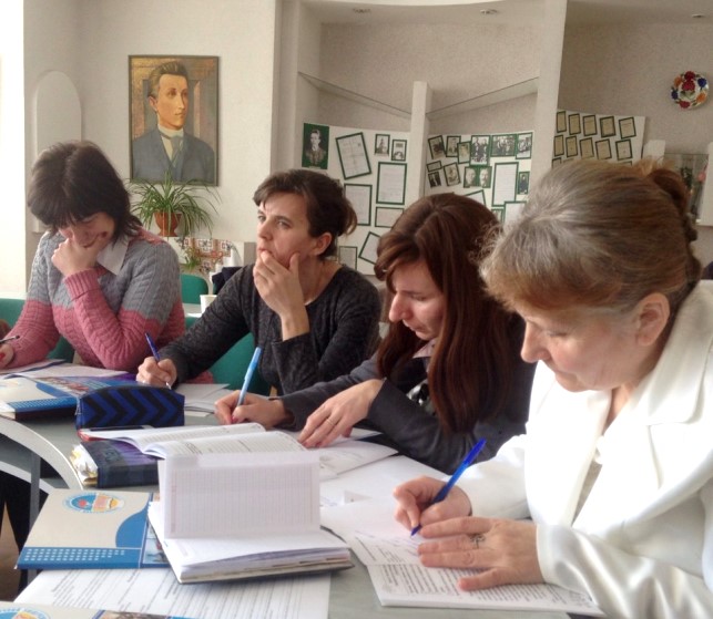 Вчителі пишуть есе